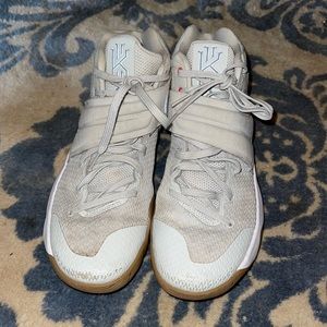 Nike Kyrie 2 Summer Light Bone Gum Size 9 Sneakers 819583-001